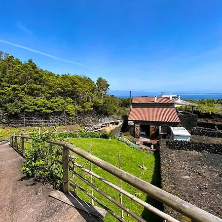 Villa 2 Bedrooms With Terrace And Wifi At Prainha