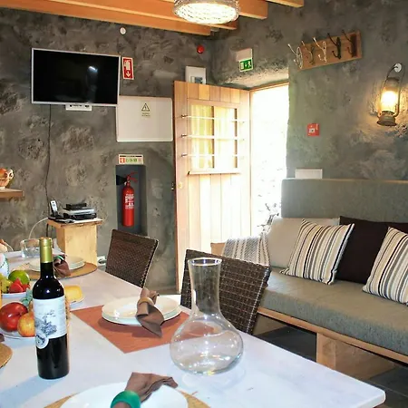 2 Bedrooms With Terrace And Wifi At Prainha Villa *