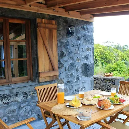 2 Bedrooms With Terrace And Wifi At Prainha