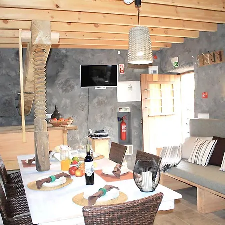 2 Bedrooms With Terrace And Wifi At Prainha